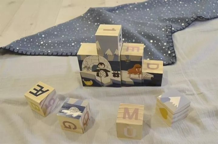 Blocs de construction avec lettres en bois