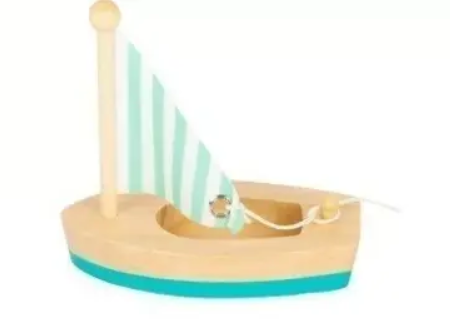 Petit voilier en bois