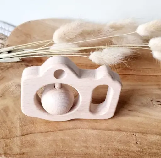 [SPRA0006HO] Hochet en bois Appareil Photo